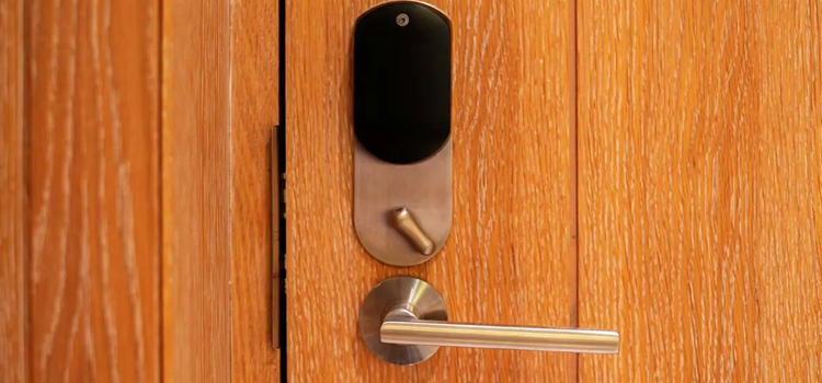 Automatic Locking Door Knob Oakley